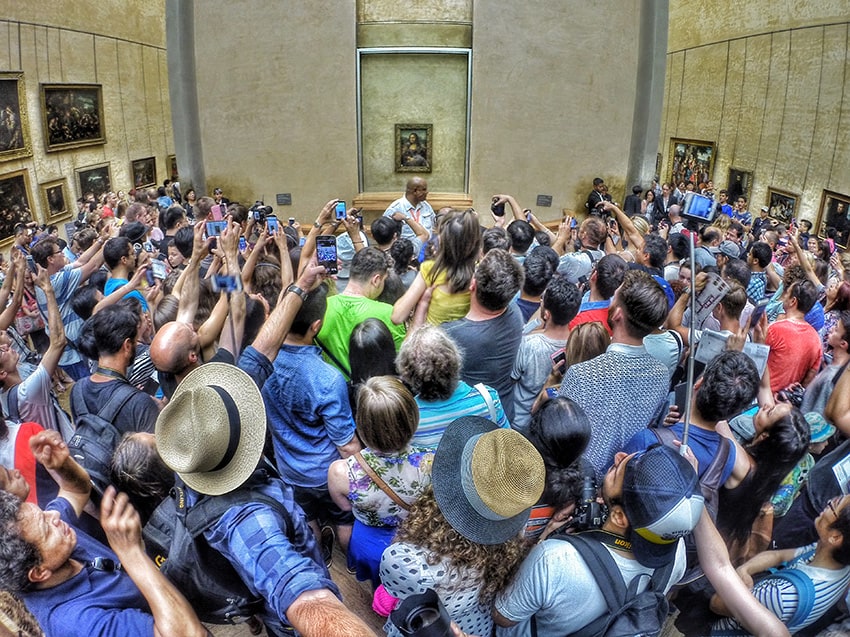 FOULE DEVANT MONA LISA